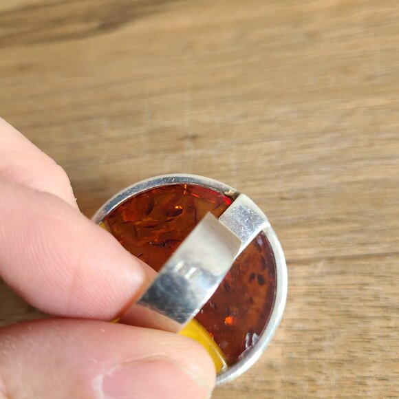 Oversized round sterling silver ring with 2 colors of Baltic Amber stone. Size 9 - Picture 15 of 16